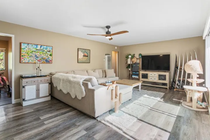 160 Hemlock Ave., Carlsbad, California 92008