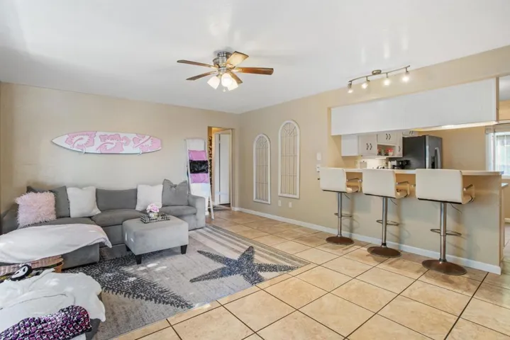 160 Hemlock Ave., Carlsbad, California 92008