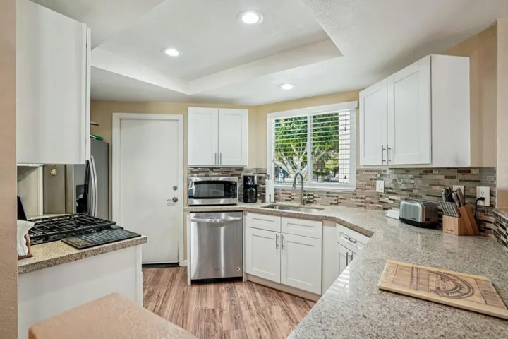 11-web-or-mls-Risueno Rd-S2409-011