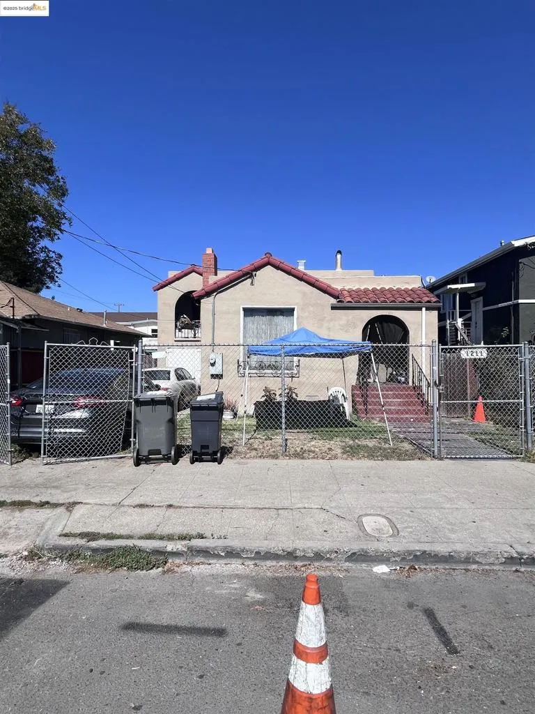 1211 96th Ave, Oakland, California 94603 home-pic-1