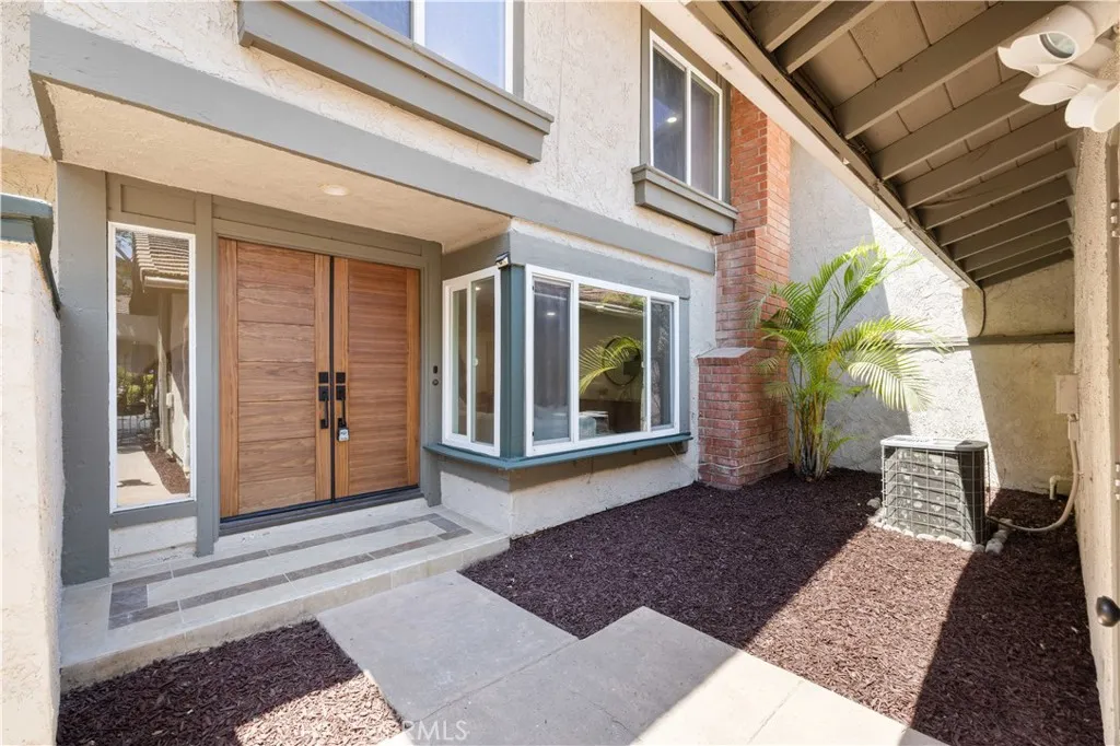 6511 E Circulo Dali, Anaheim Hills, California 92807 home-pic-1