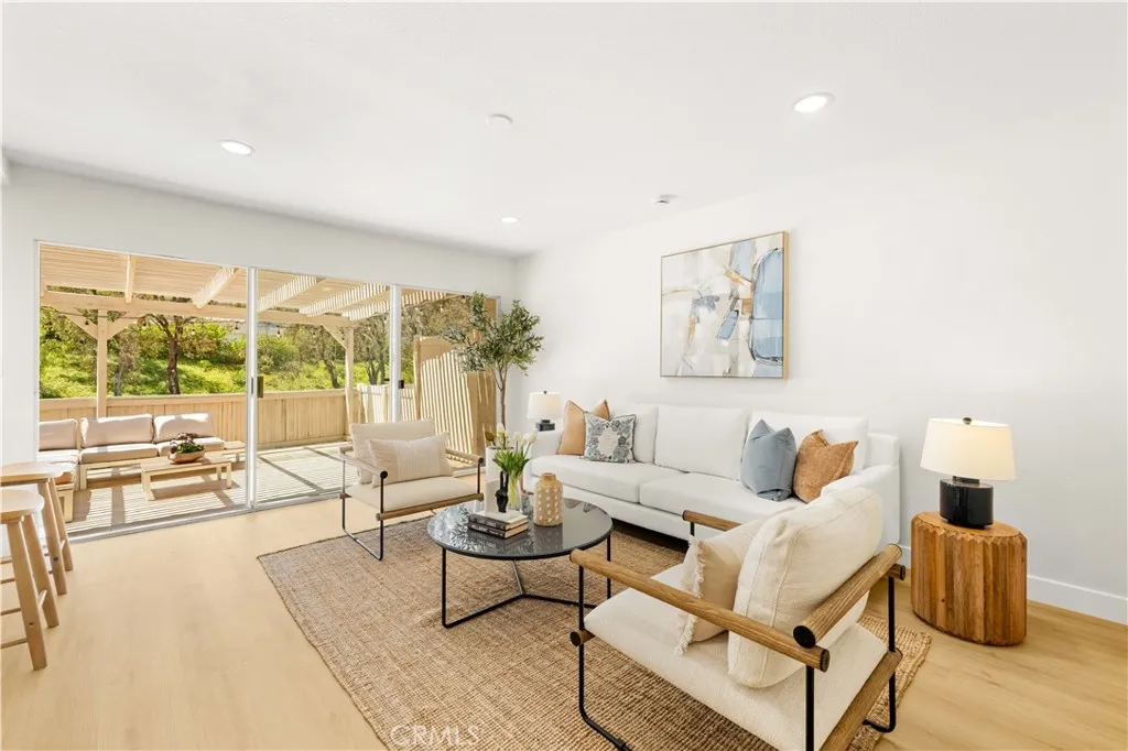 6511 E Circulo Dali, Anaheim Hills, California 92807 home-pic-10
