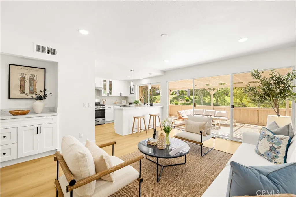6511 E Circulo Dali, Anaheim Hills, California 92807 home-pic-8