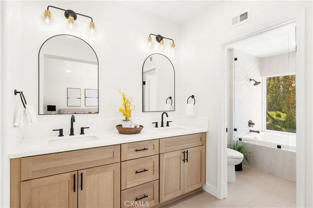 6511 E Circulo Dali, Anaheim Hills, California 92807 home-pic-16