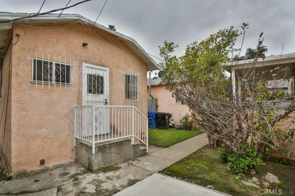 823 W 81st Street, Los Angeles, California 90044 home-pic-10