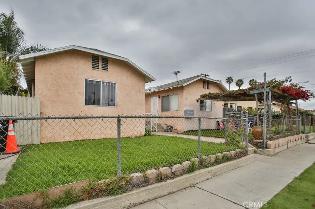 823 W 81st Street, Los Angeles, California 90044 home-pic-2