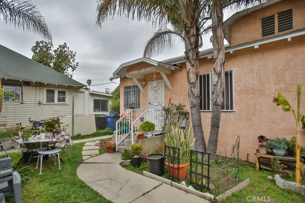 823 W 81st Street, Los Angeles, California 90044 home-pic-5