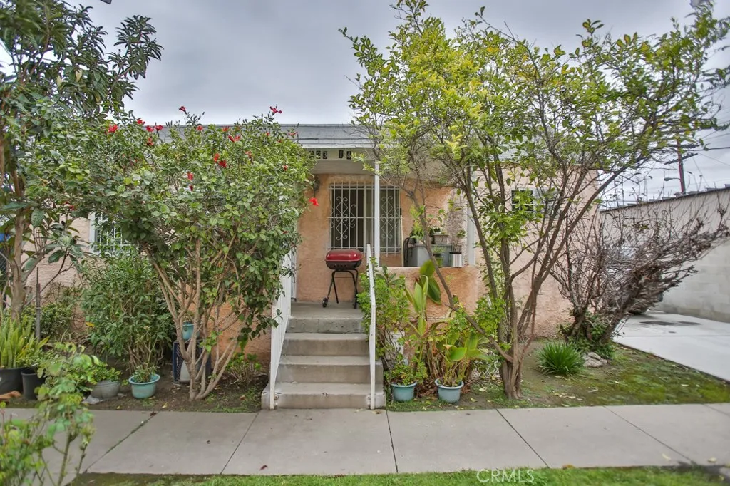 823 W 81st Street, Los Angeles, California 90044 home-pic-11