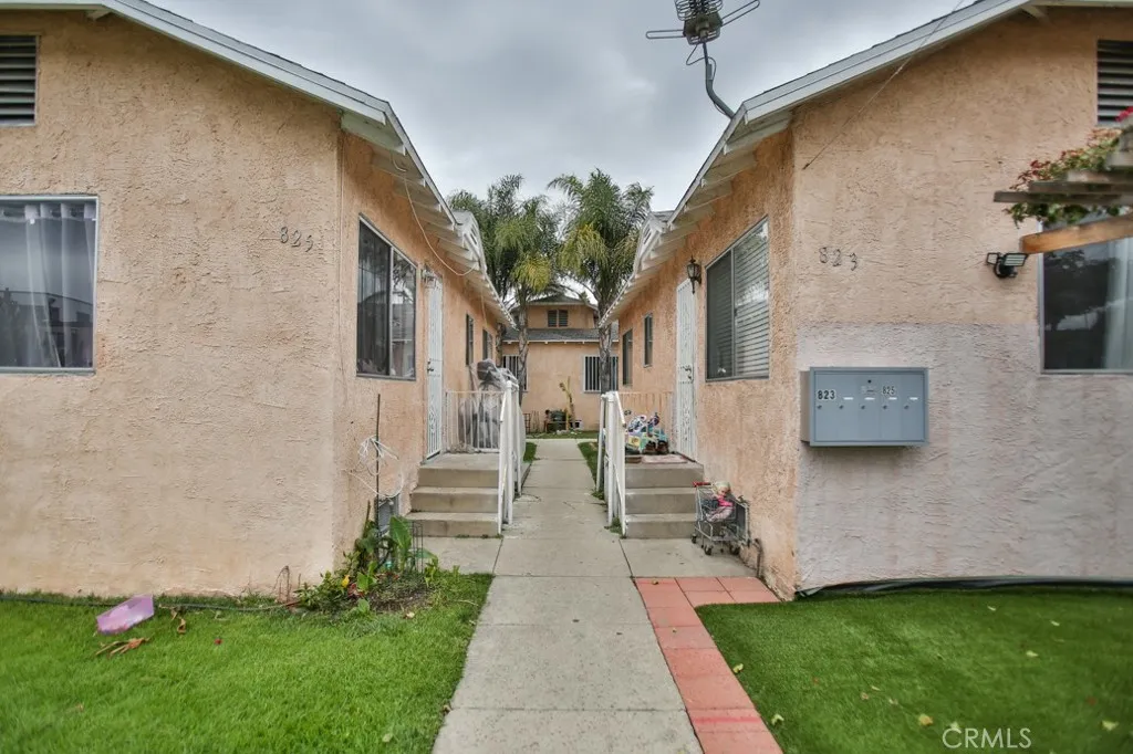 823 W 81st Street, Los Angeles, California 90044 home-pic-22