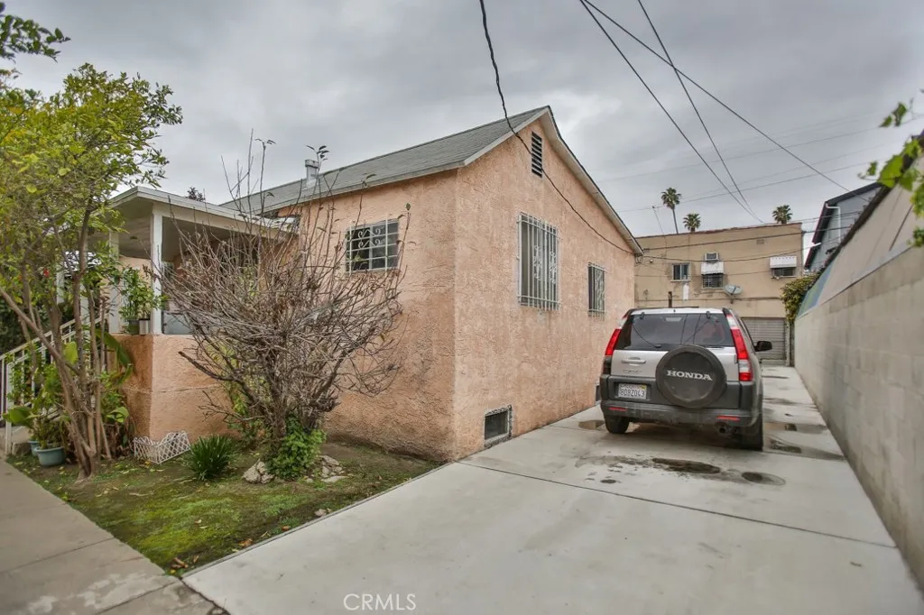 823 W 81st Street, Los Angeles, California 90044 home-pic-7