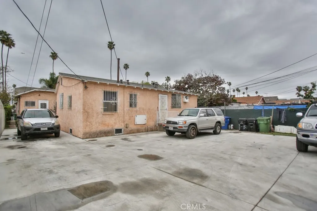 823 W 81st Street, Los Angeles, California 90044 home-pic-8