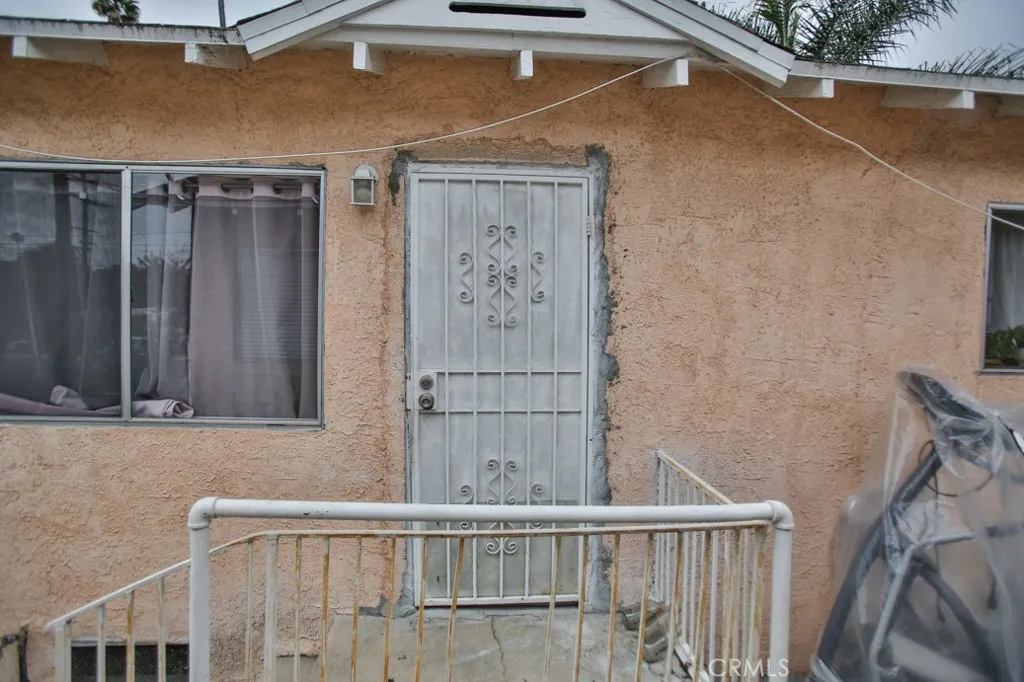 823 W 81st Street, Los Angeles, California 90044 home-pic-20