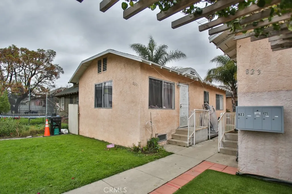 823 W 81st Street, Los Angeles, California 90044 home-pic-4