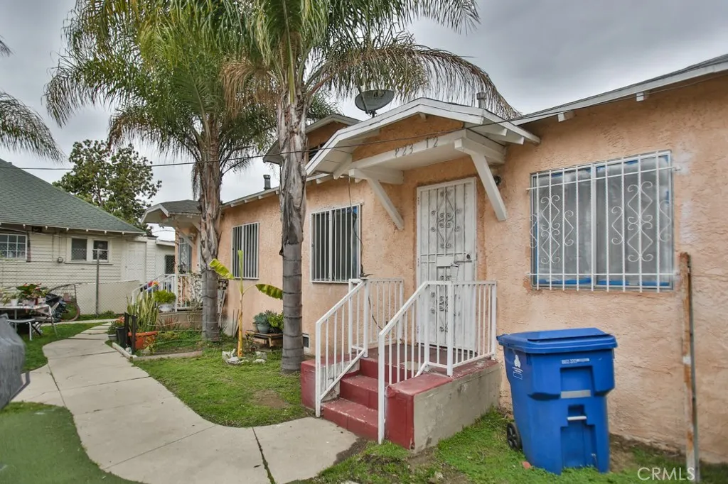 823 W 81st Street, Los Angeles, California 90044 home-pic-17