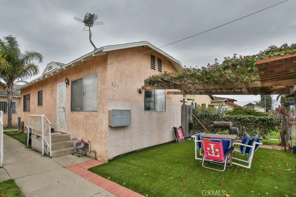 823 W 81st Street, Los Angeles, California 90044 home-pic-3