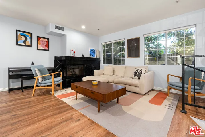 515 Glenwood Road 101, Glendale, California 91202