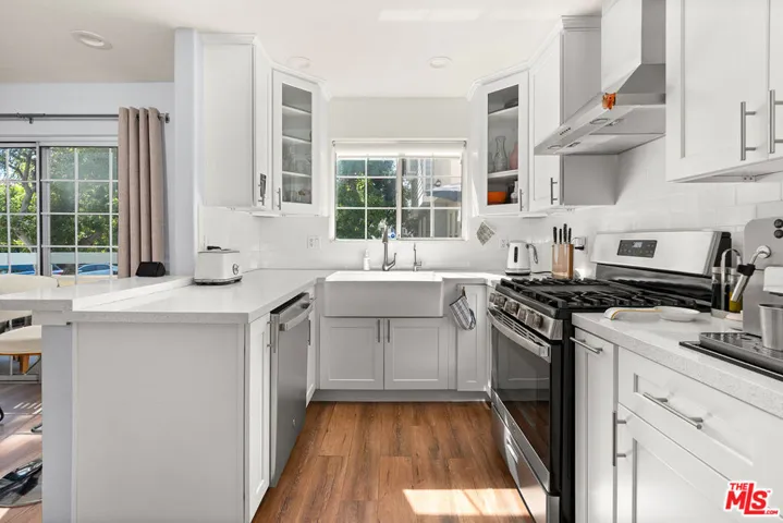 515 Glenwood Road 101, Glendale, California 91202