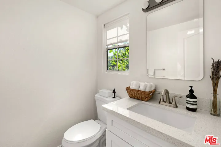 515 Glenwood Road 101, Glendale, California 91202