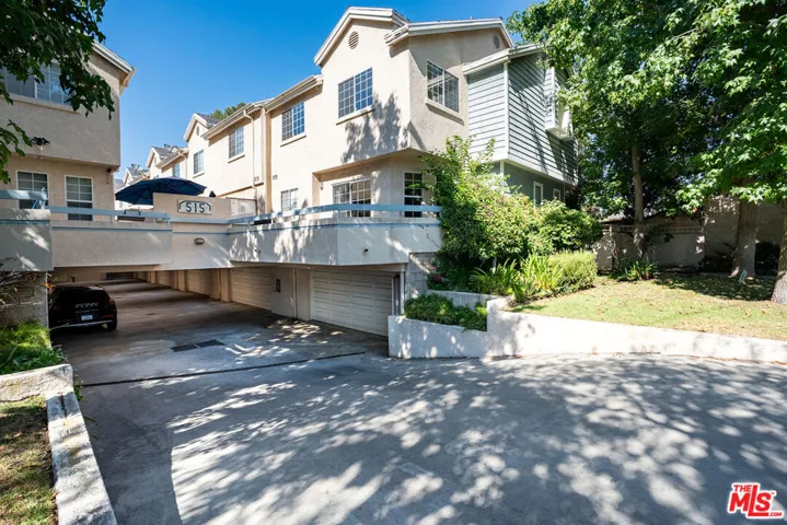 515 Glenwood Road 101, Glendale, California 91202