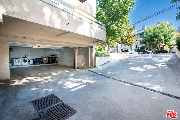 515 Glenwood Road 101, Glendale, California 91202
