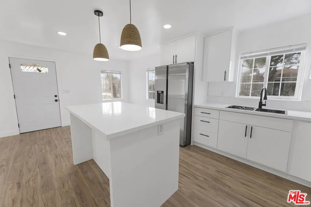 6833 Crafton Avenue, Bell Gardens, California 90201 home-pic-6