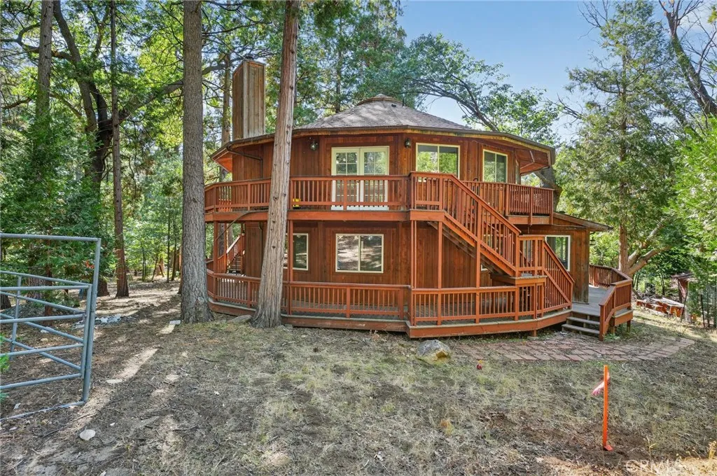 26020 Hemstreet Pl, Idyllwild, California 92549 home-pic-1
