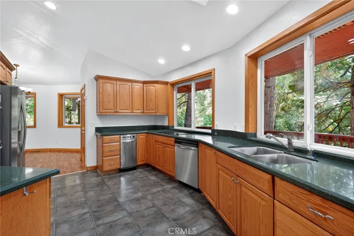 Electric stove, Dish washer, Granite Counter top and nice view!