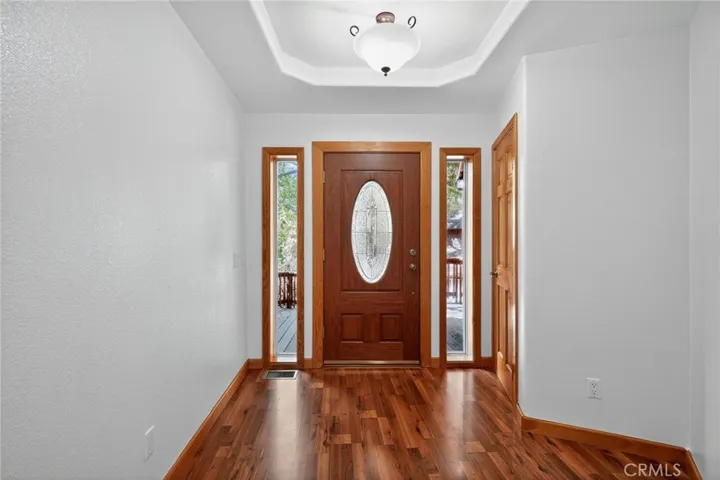 Foyer and court Closet