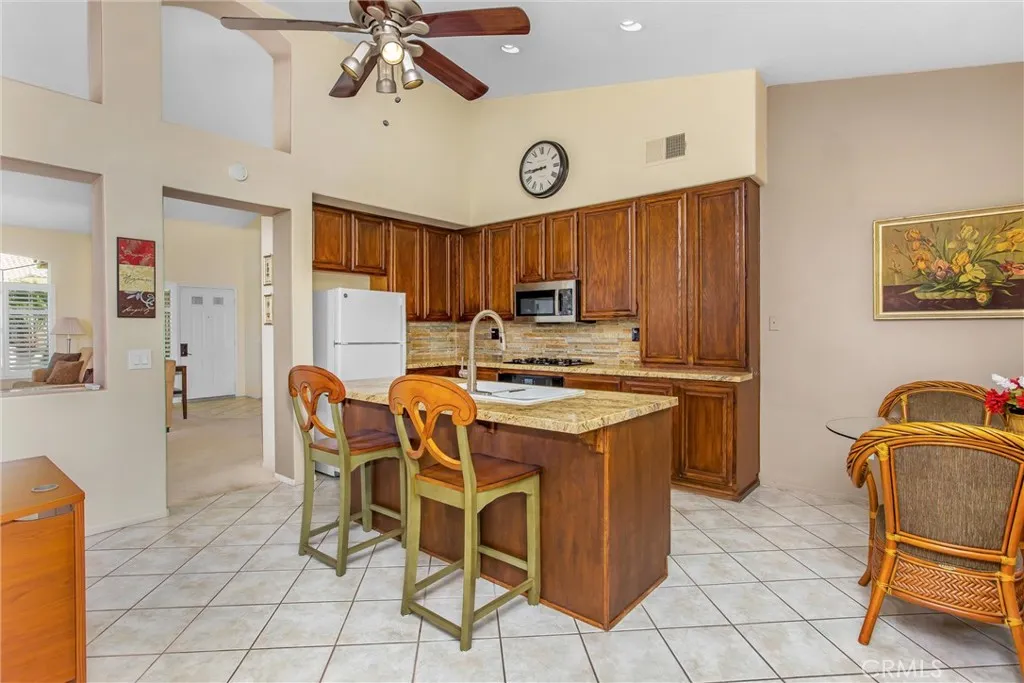 1021 Laguna Seca Court, Banning, California 92220 home-pic-10