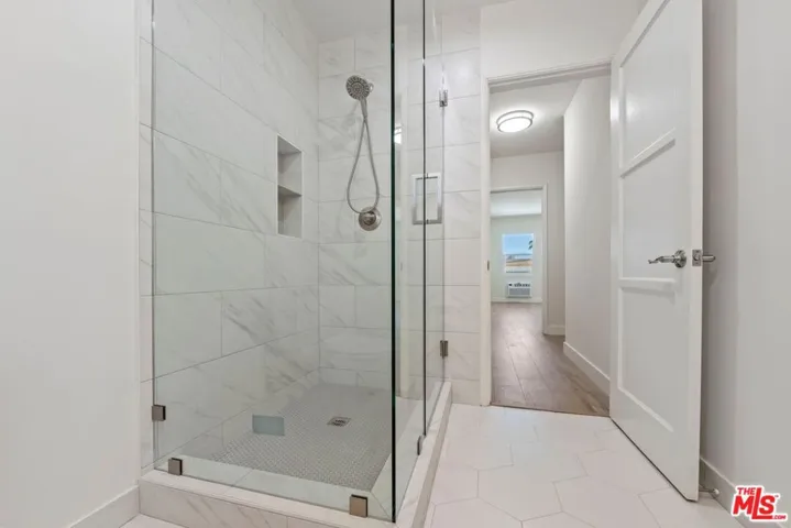 1250 N Crescent Heights Boulevard 4, West Hollywood, California 90046