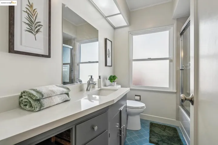 1631 Santa Clara St, Richmond, California 94804