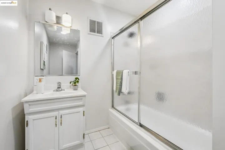 1631 Santa Clara St, Richmond, California 94804