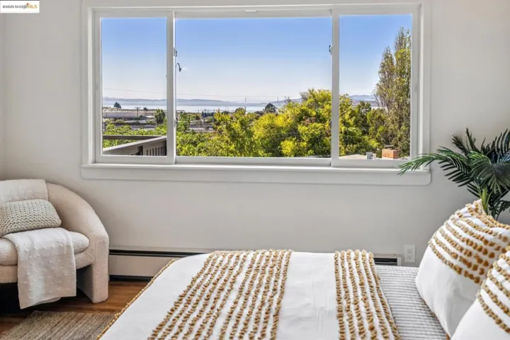 1631 Santa Clara St, Richmond, California 94804