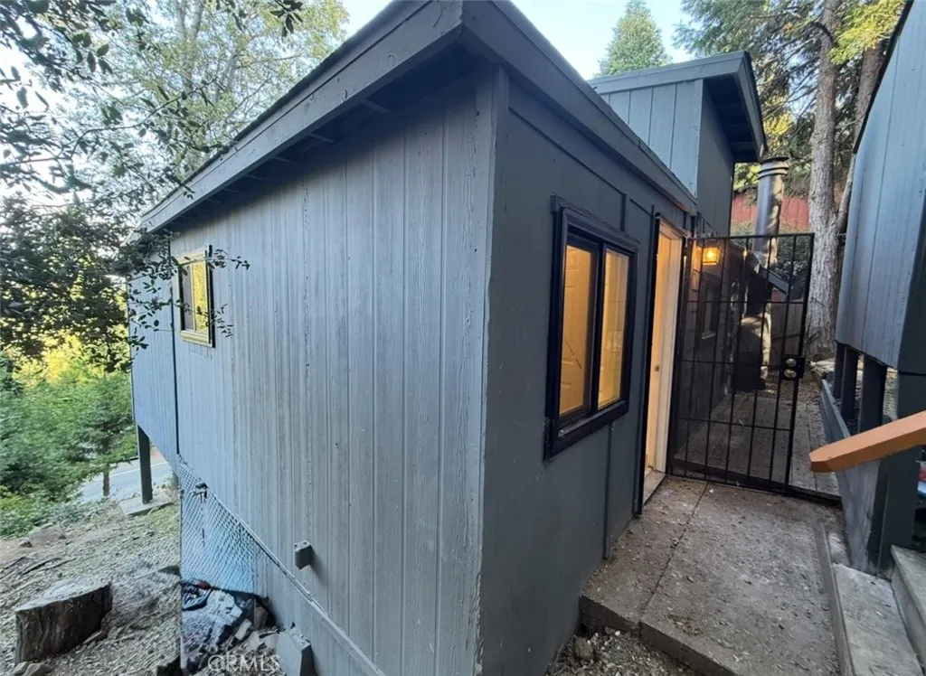757 N Village Lane N, Crestline, California 92325 home-pic-35