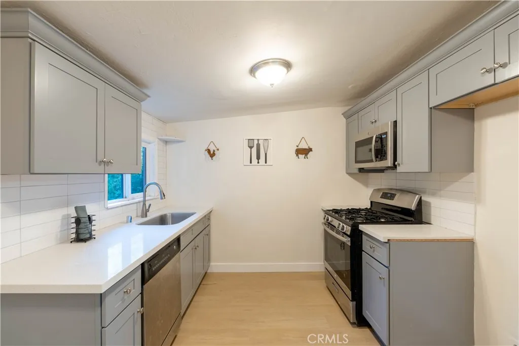 757 N Village Lane N, Crestline, California 92325 home-pic-18