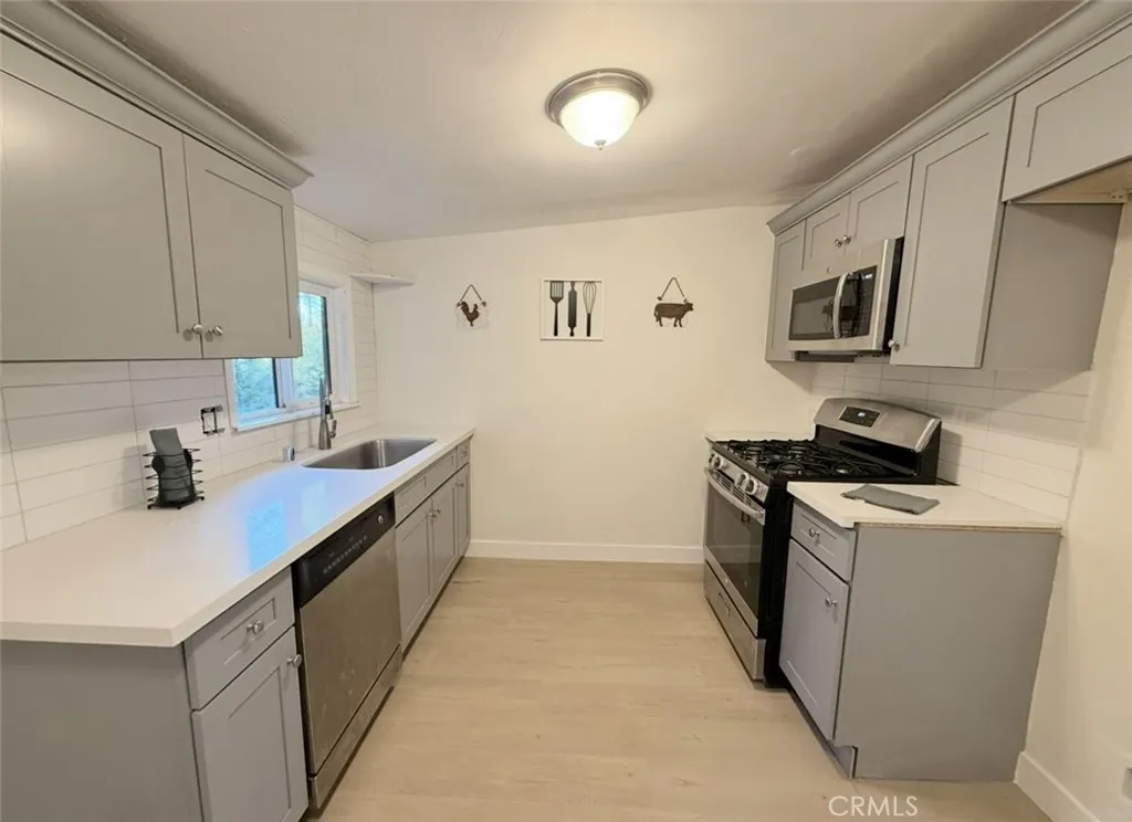 757 N Village Lane N, Crestline, California 92325 home-pic-15