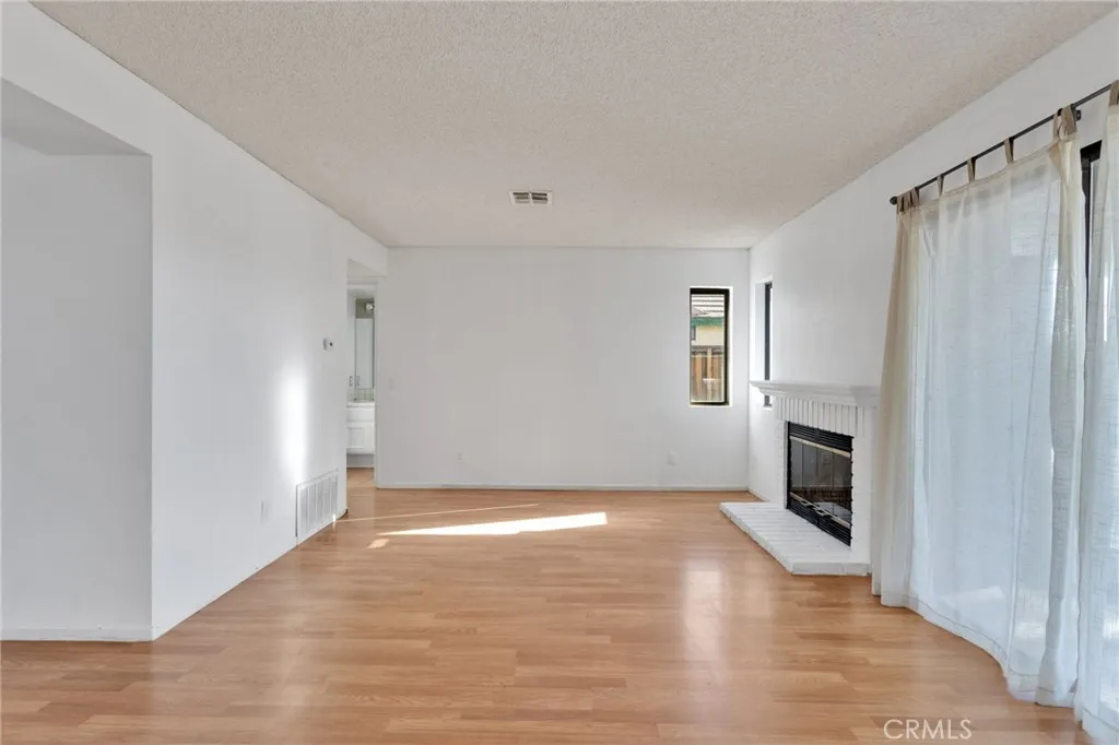 12228 Cobblestone, Victorville, California 92392 home-pic-3