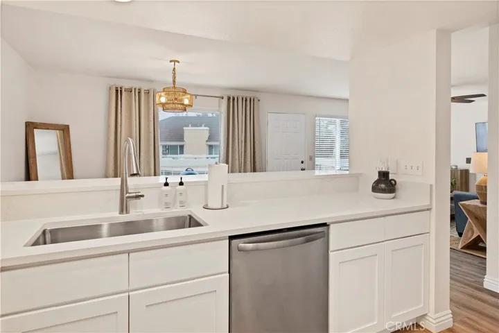 875 Buttercup Road, Carlsbad, California 92011
