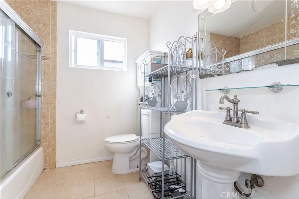 6411 6411 West Boulevard, Inglewood, California 90302 home-pic-17