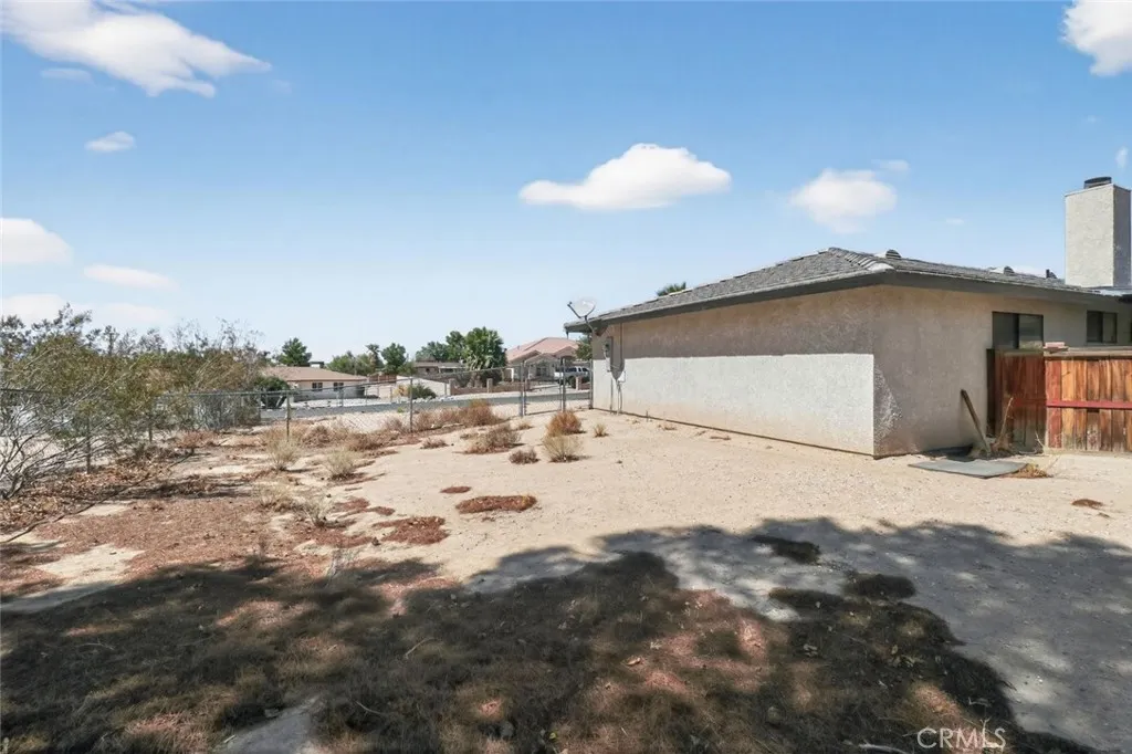 18539 Symeron Road, Apple Valley, California 92307 home-pic-2
