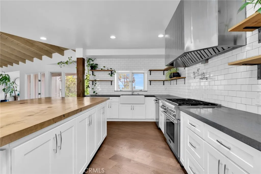 1133 Granvia Altamira, Palos Verdes Estates, California 90274 home-pic-17