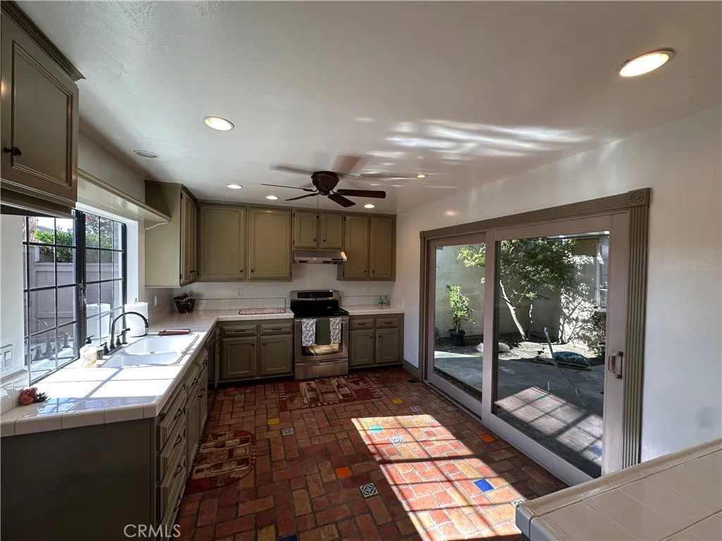 19 Willowgrove, Irvine, California 92604 home-pic-10