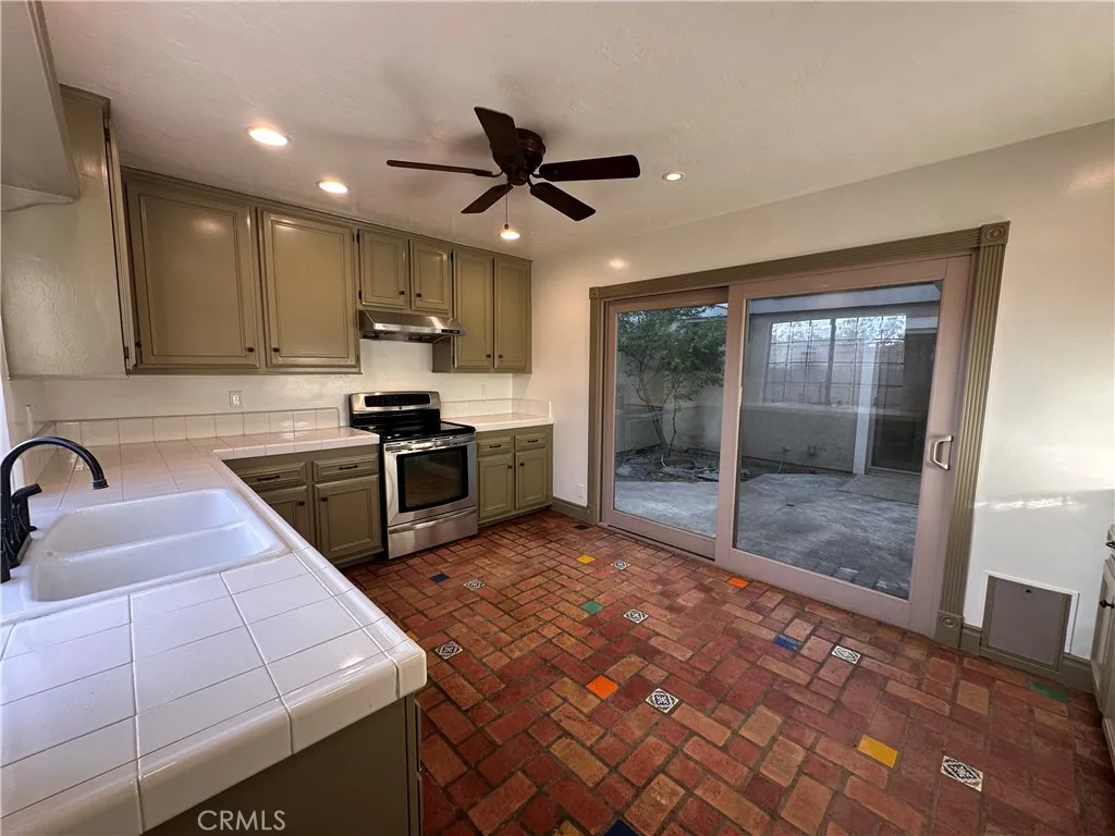19 Willowgrove, Irvine, California 92604 home-pic-22