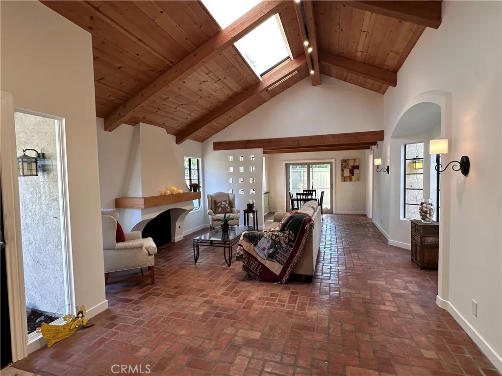 19 Willowgrove, Irvine, California 92604 home-pic-0
