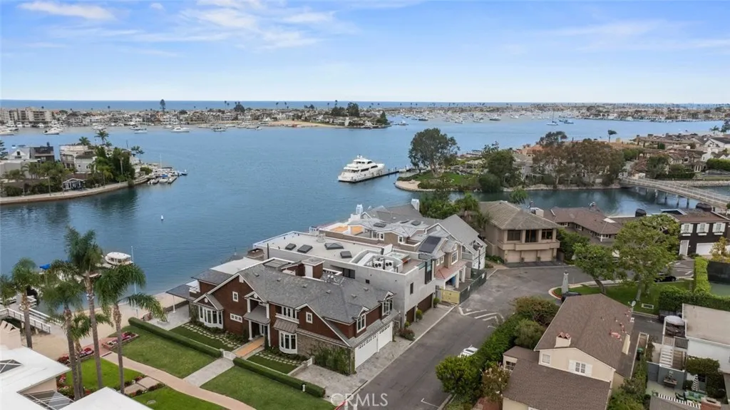 8 Beacon Bay, Newport Beach, California 92660 home-pic-22