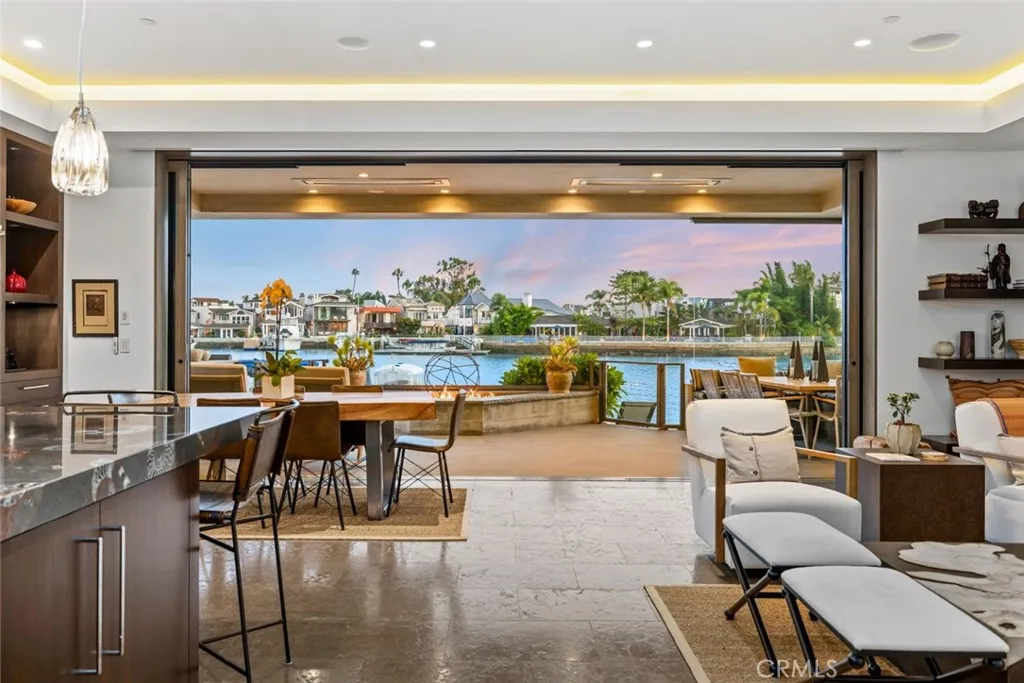8 Beacon Bay, Newport Beach, California 92660 home-pic-6