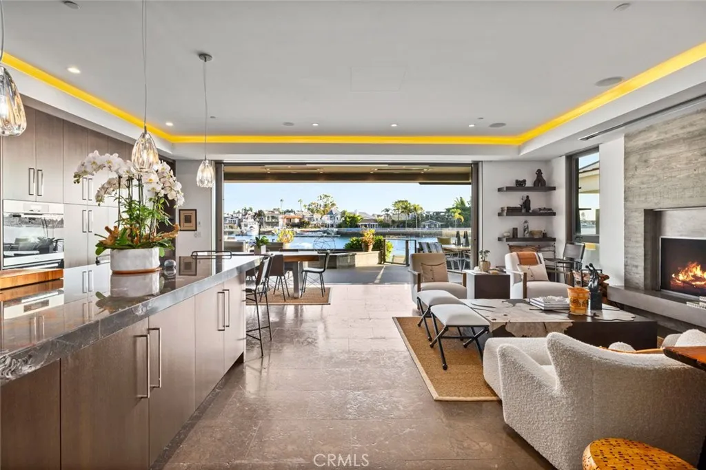 8 Beacon Bay, Newport Beach, California 92660 home-pic-8