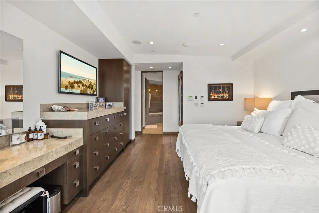 8 Beacon Bay, Newport Beach, California 92660 home-pic-31