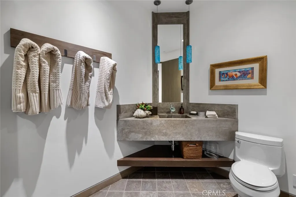 8 Beacon Bay, Newport Beach, California 92660 home-pic-50