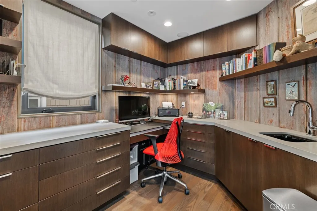 8 Beacon Bay, Newport Beach, California 92660 home-pic-36
